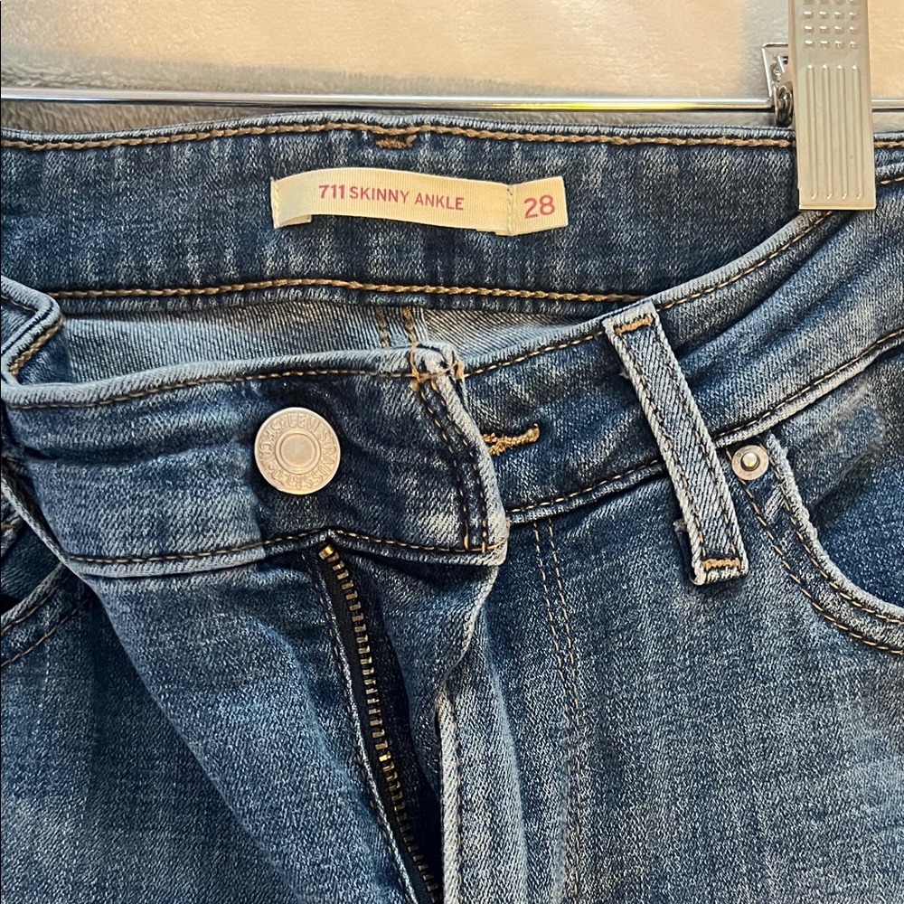 Levi's 711 Skinny Ankle Jeans in Medium Blue Wash